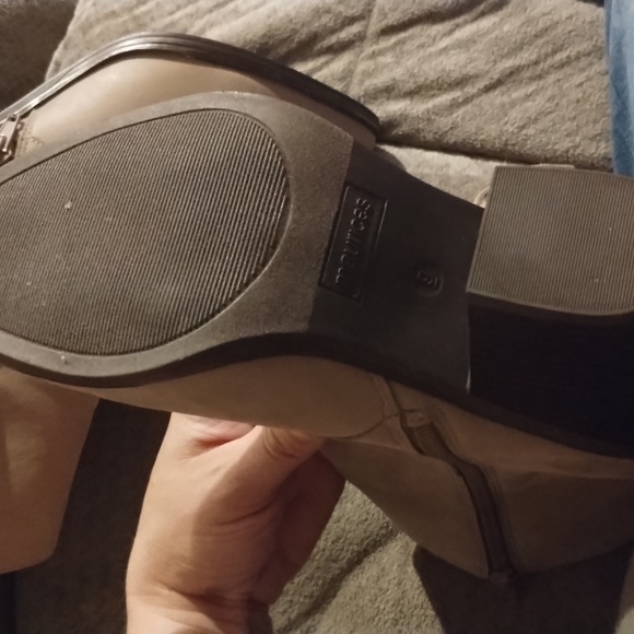 Maurices tan boots - Picture 8 of 8